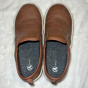 Boys size 2 brown slides